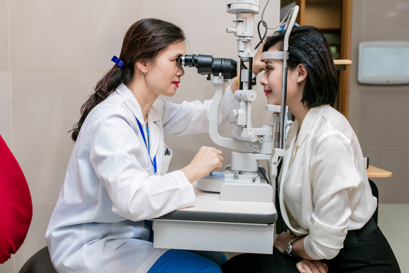 Phát hiện sớm cận thị ở trẻ học đường: Cha mẹ cần làm gì?