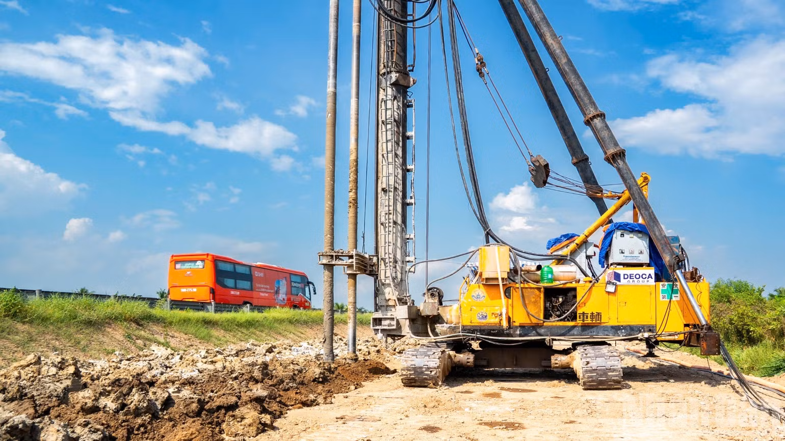 Mở rộng cao tốc TP.HCM - Trung Lương - Mỹ Thuận: mặt bằng đứt đoạn, tiến độ bị bẻ cong