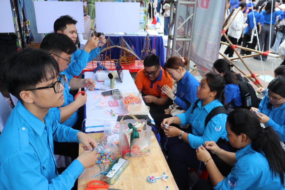 Hơn 3.000 thanh niên TP.HCM đồng ca Lên Đàng, xác lập kỷ lục Việt Nam