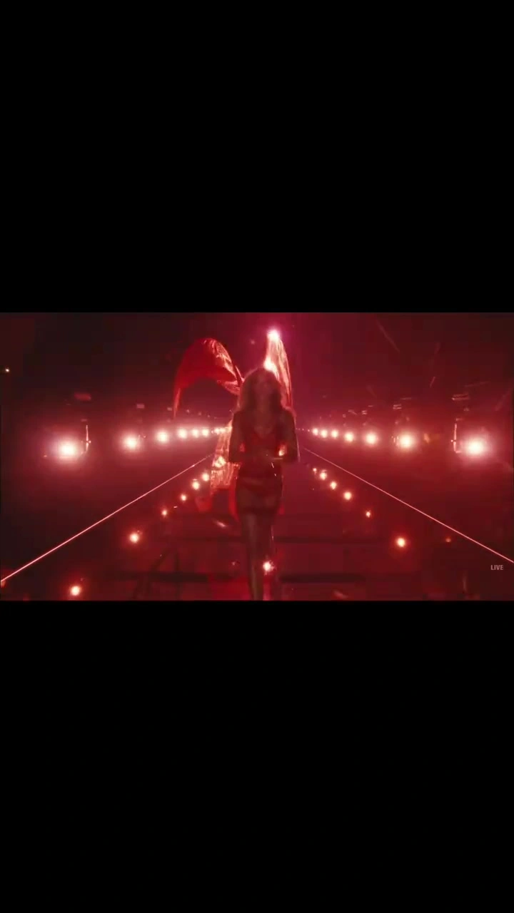 Victoria's Secret Fashion Show 2026 sáng 19/10 giờ Việt: KATSEYE hát hai bài, Adriana Lima kết màn và xem full ở đâu