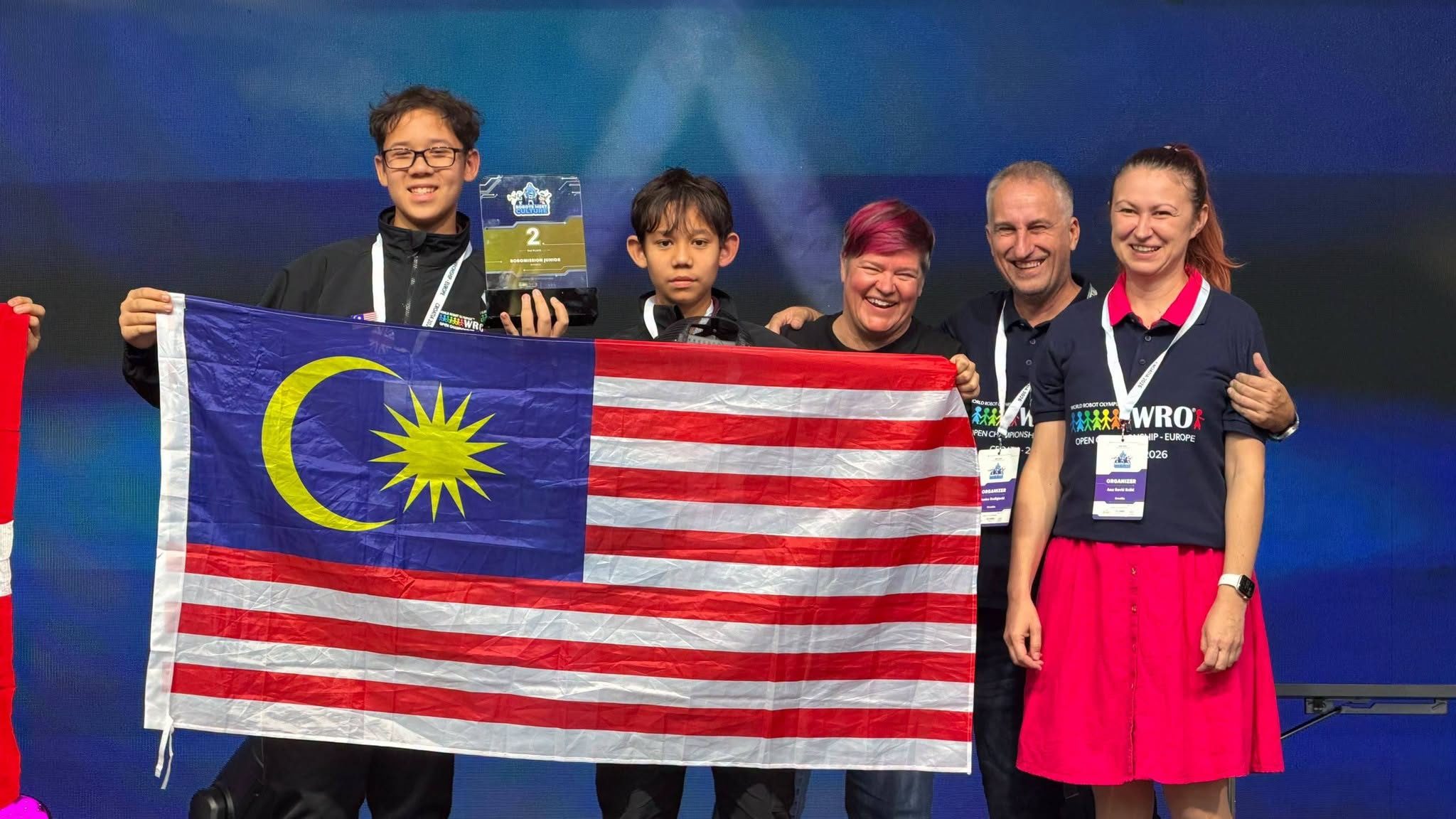 Bagaimana Sekolah Luar Bandar Menang Penghargaan Inovasi AI dan Robotik