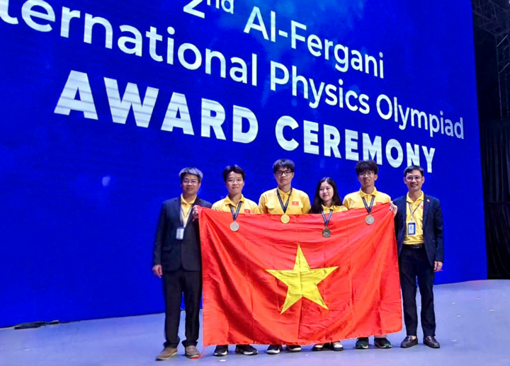 Đoàn Việt Nam giành 4 huy chương tại Olympic Vật lí quốc tế Al-Fergani: Bí quyết đào tạo học sinh giỏi khoa học