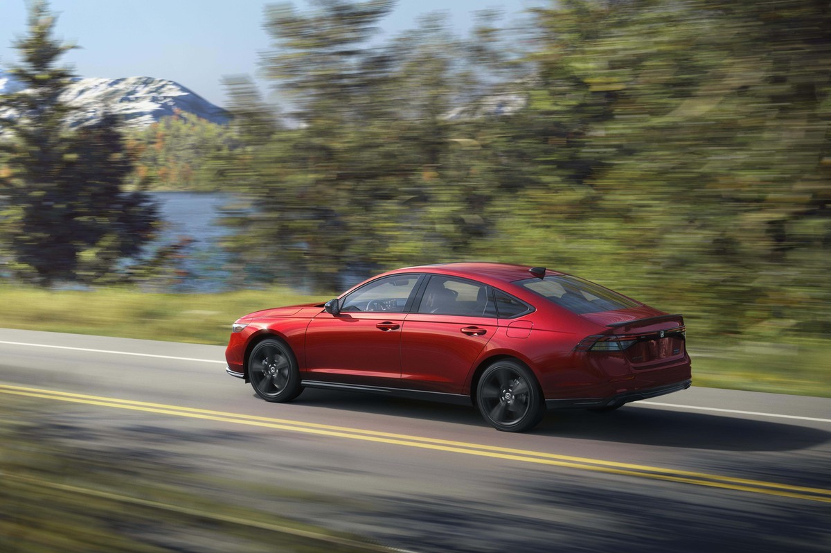 Xe hybrid bùng nổ: Người Việt đang ưu tiên tiết kiệm xăng