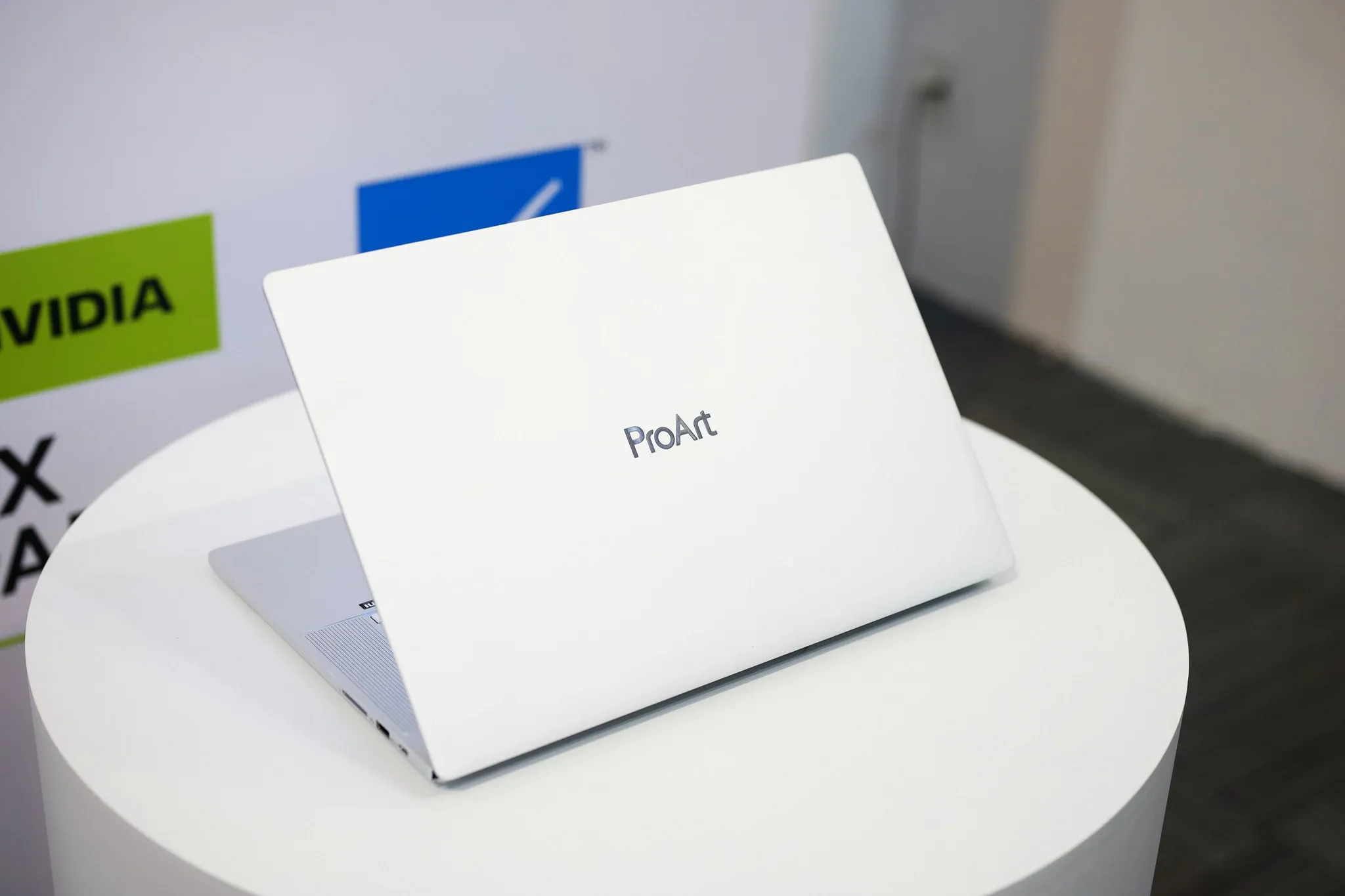 ASUS ProArt P16 RTX Spark: laptop sáng tạo 128GB giá gần 200 triệu có đáng tiền?