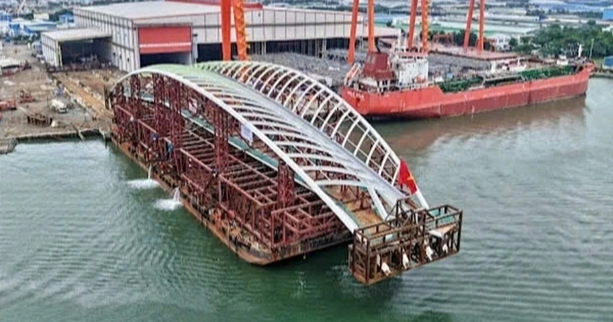 Cầu đi bộ sông Sài Gòn 3.400 tấn và bài test logistics giữa lòng đô thị