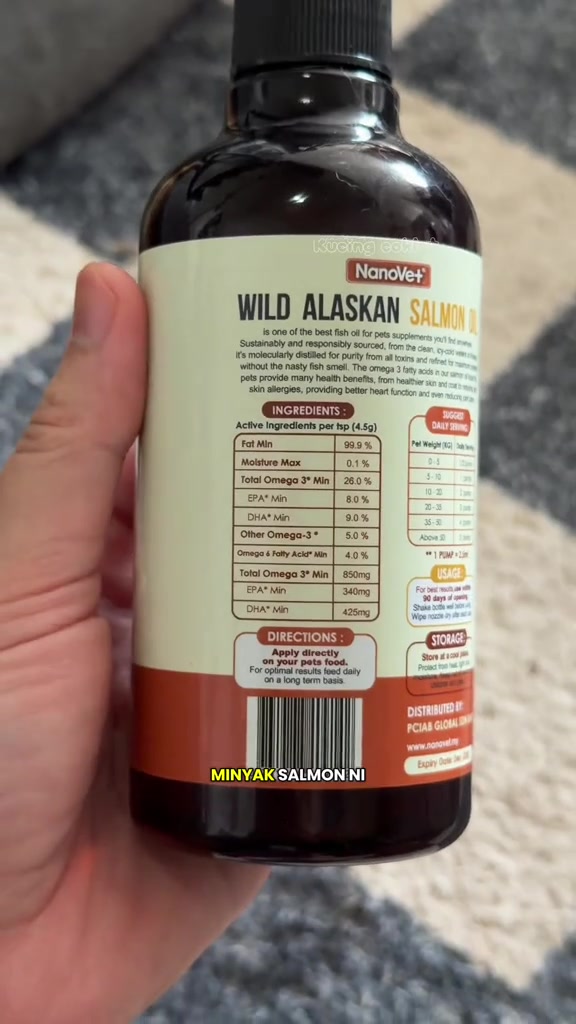 Label botol NanoVet Wild Alaskan Salmon Oil dengan jadual kandungan omega-3, EPA dan DHA