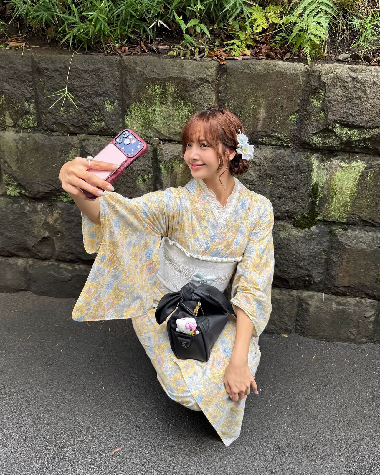 Cách Lisa BLACKPINK Phối Đồ Cùng Louis Vuitton: Từ Kimono Đến Streetwear