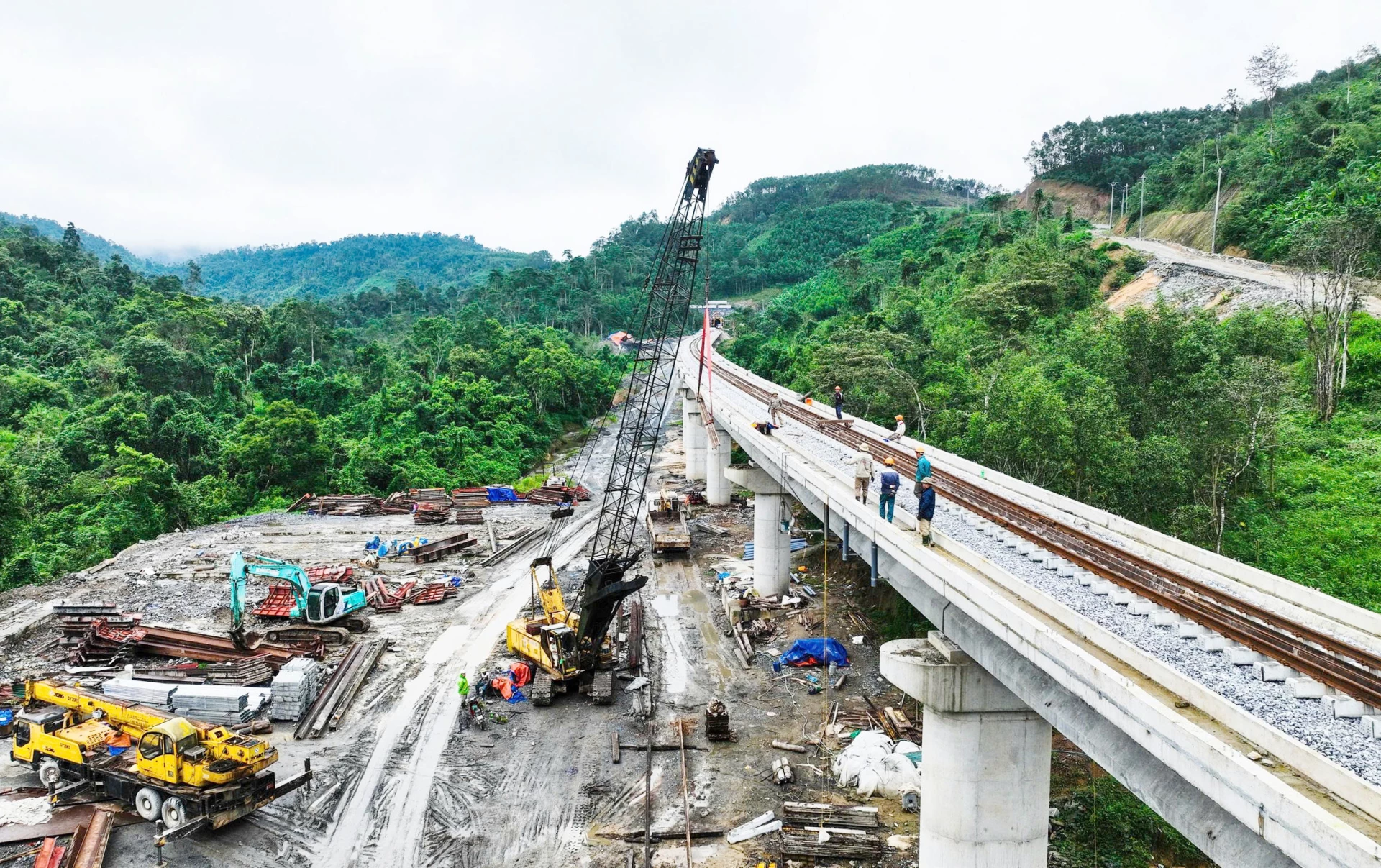 Việt Nam bứt tốc với loạt hầm xuyên núi kỹ thuật cao