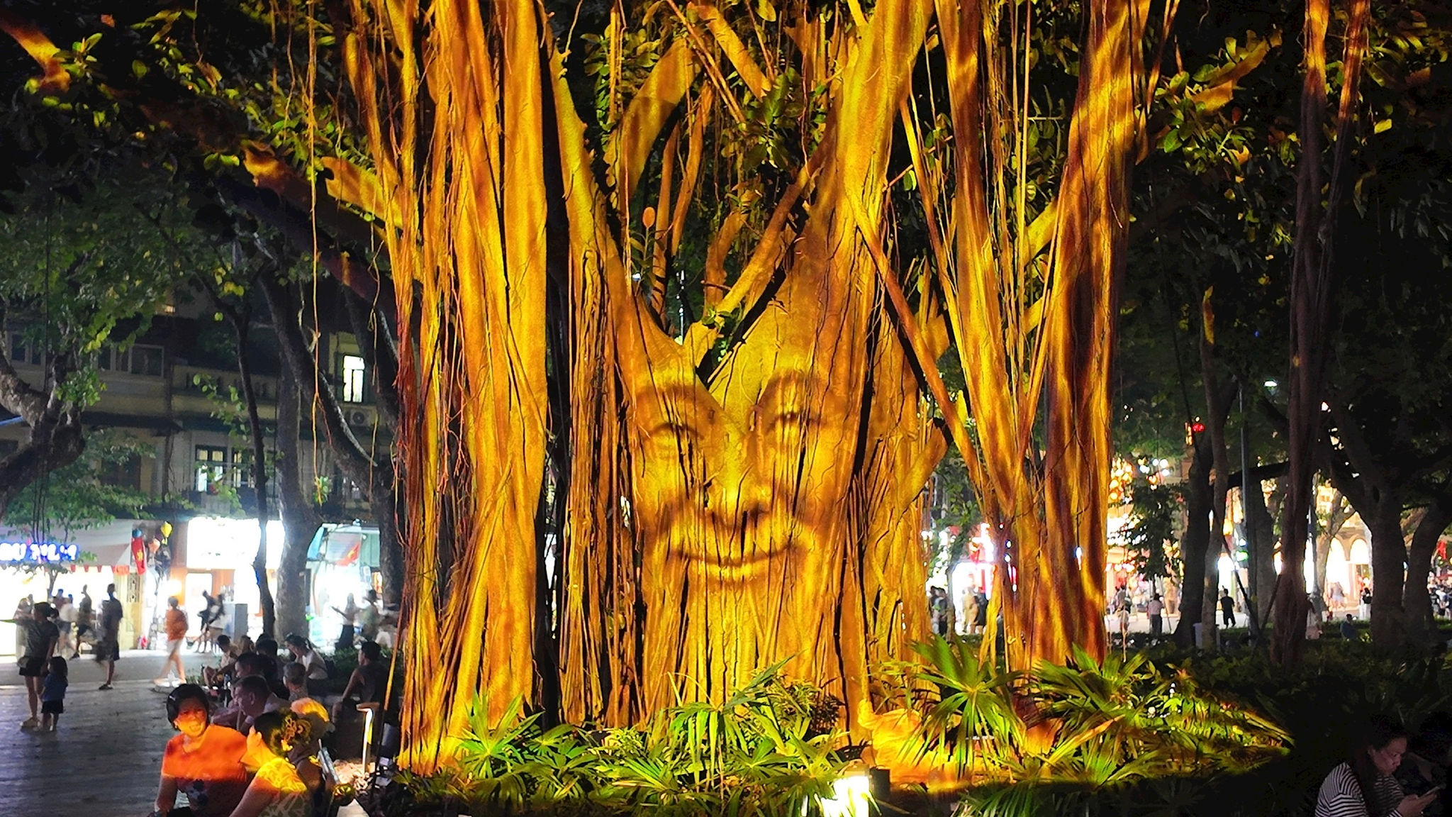 Bắt trọn ánh sáng Hà Nội: chụp pháo hoa và 3D mapping