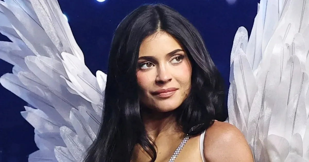 Kylie Jenner và Fantasy Bra: Cú tái sinh táo bạo của Victoria's Secret Fashion Show