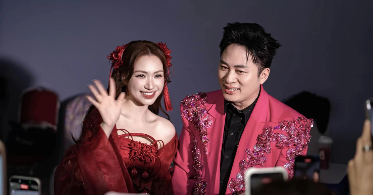 Tùng Dương kỷ niệm 25 năm: cú bắt tay thế hệ với Hòa Minzy trên sân khấu 50.000 người
