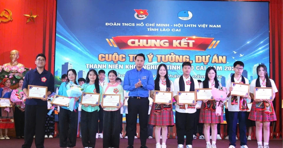 Người trẻ vùng cao nâng tầm thổ cẩm và cam Navel
