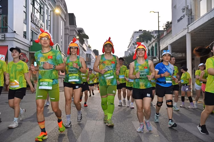 VPBank Hanoi International Marathon: Đường chạy thành sân khấu của sáng tạo