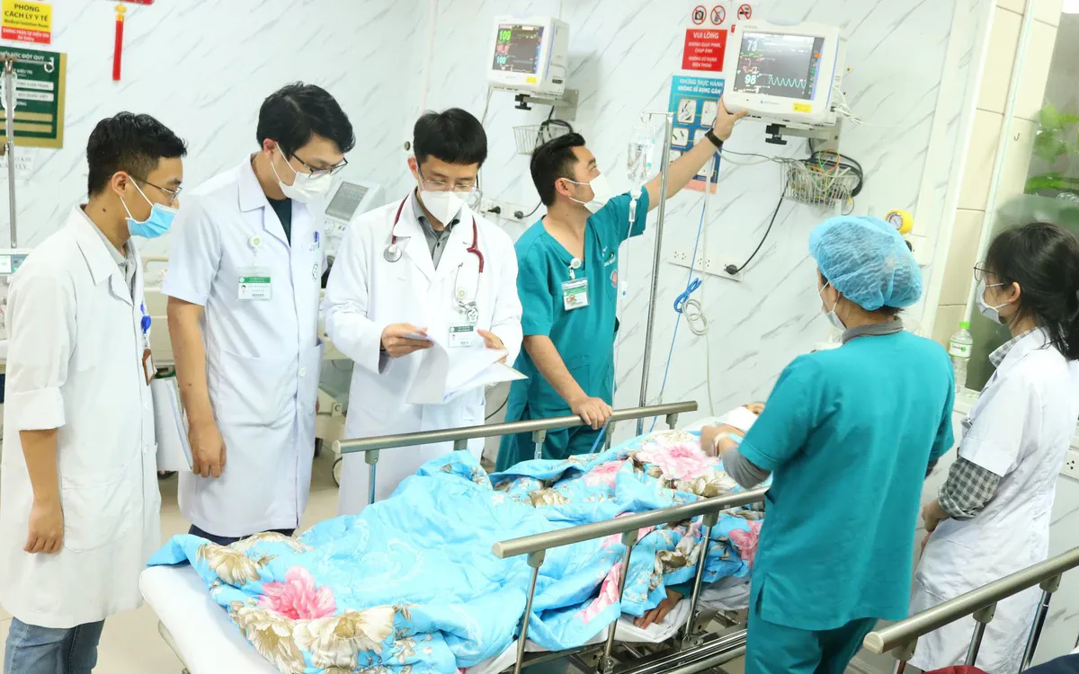 Kết hợp tiêu huyết khối và can thiệp cơ học trong điều trị đột quỵ tắc mạch lớn