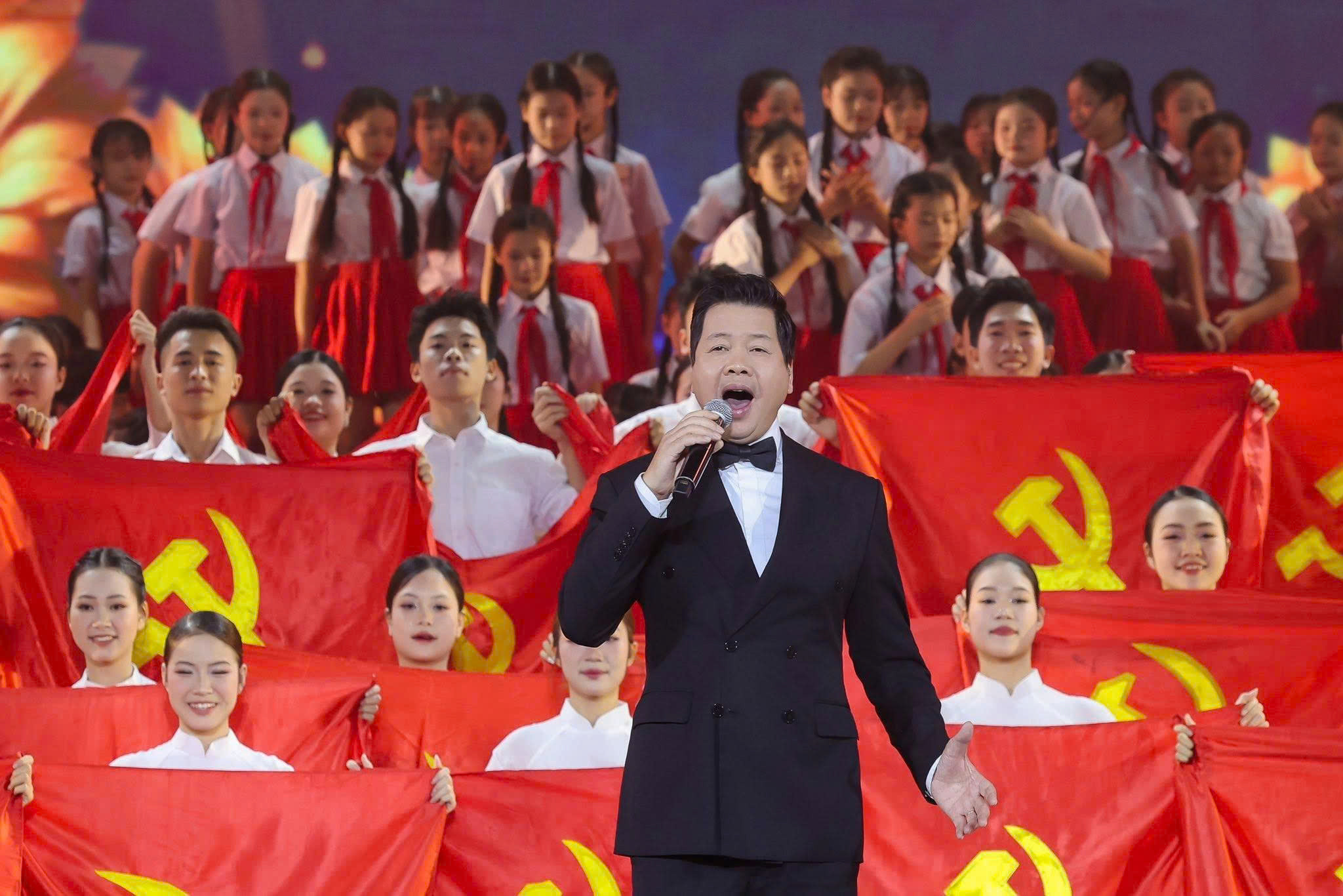 Concert 'Tự Hào Là Người Việt Nam' bùng nổ tại Thái Nguyên