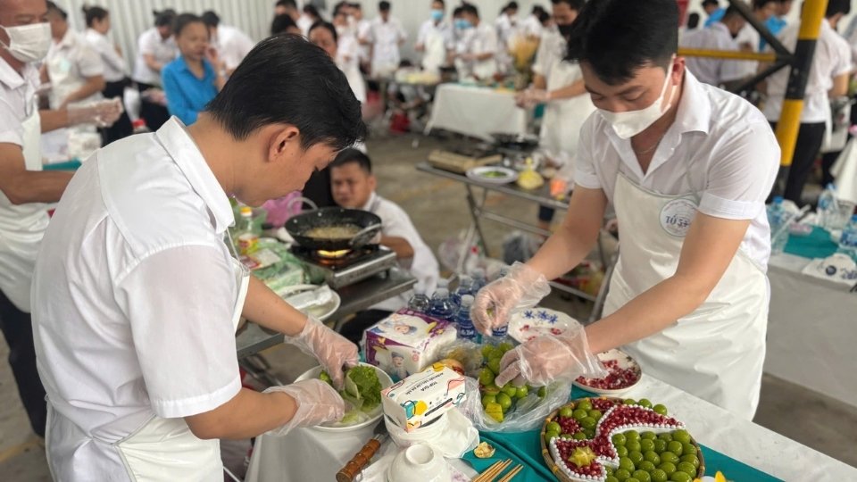 Hội thi nấu ăn cộng đồng: Sợi dây gắn kết gia đình và công nhân