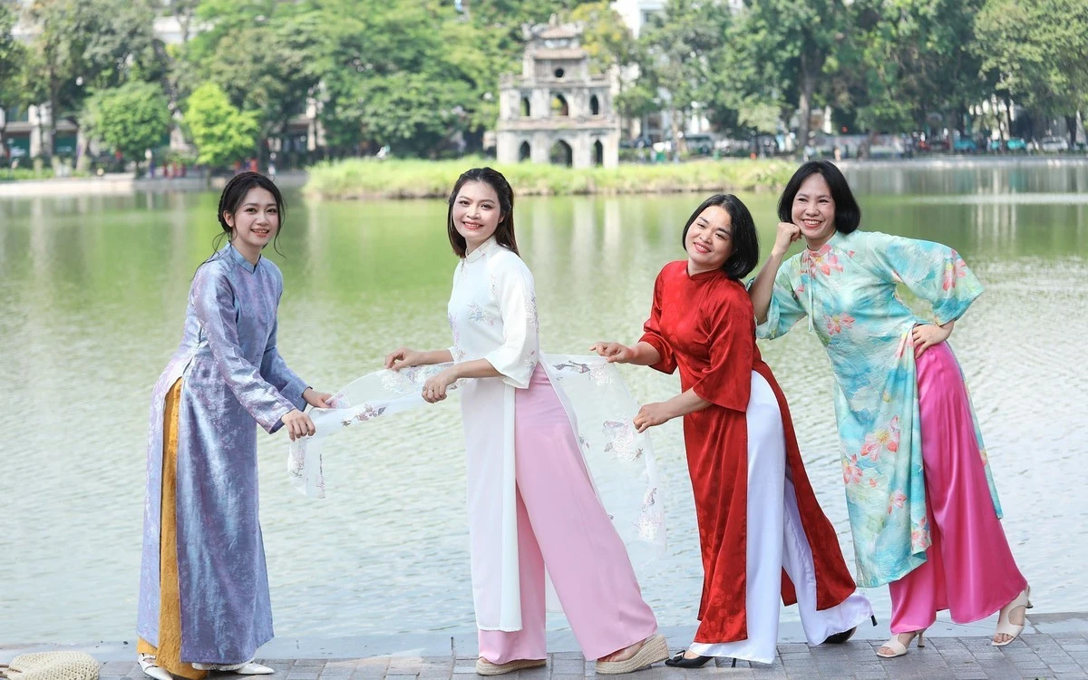 Áo dài tỏa sáng trong những ngày kỷ niệm phụ nữ