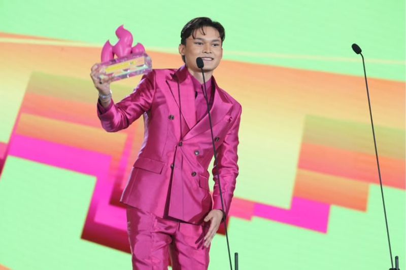 Menang Trofi Bukan Jaminan: Rendah Hati Di Bayang Legenda