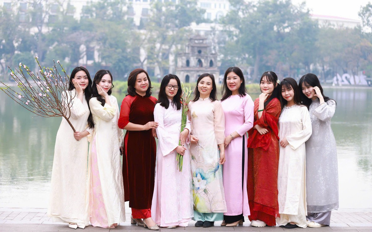 Áo dài truyền thống tỏa sáng trong các lễ kỷ niệm phụ nữ và cộng đồng