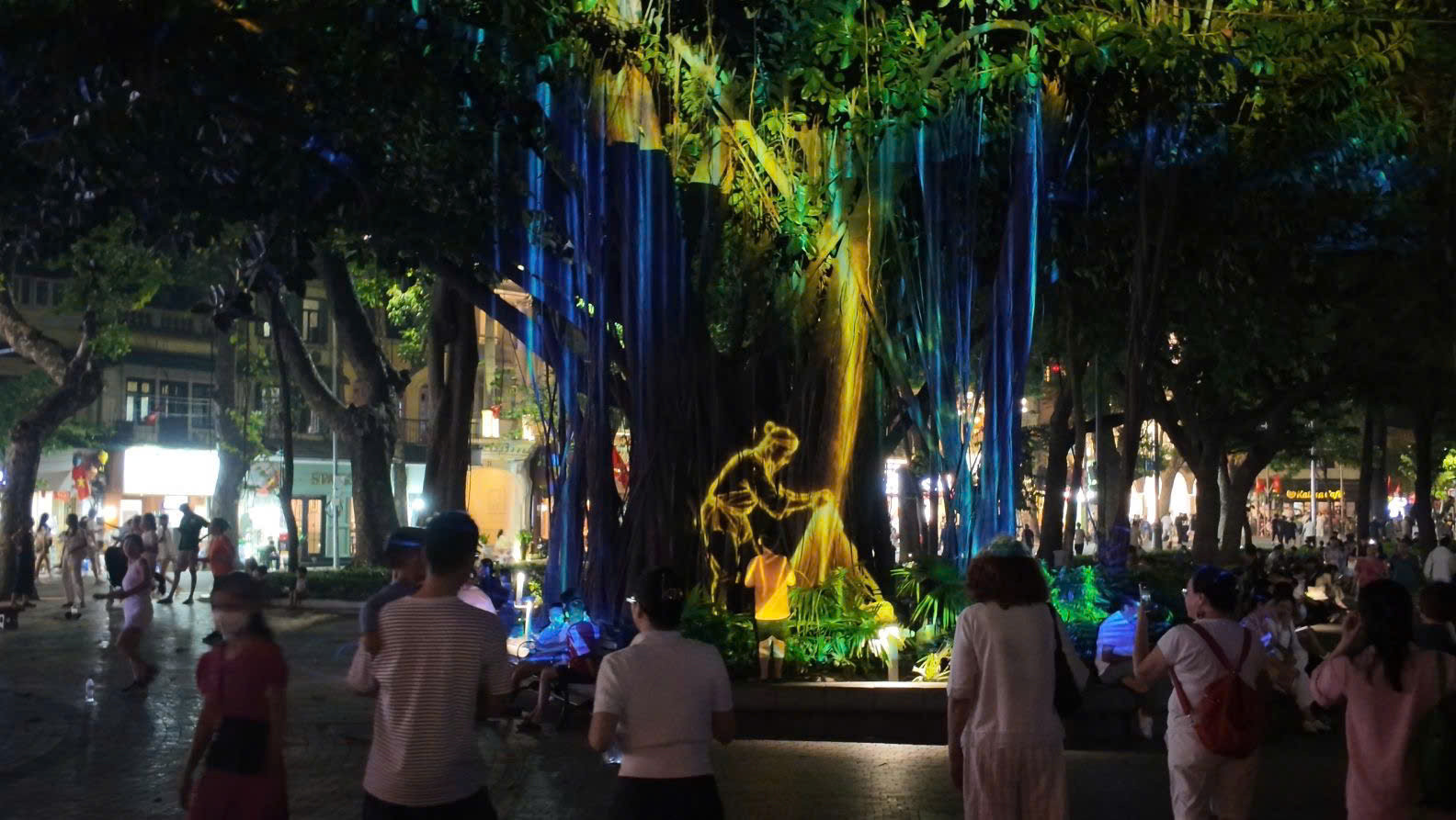 Bắt trọn ánh sáng Hà Nội: chụp pháo hoa và 3D mapping
