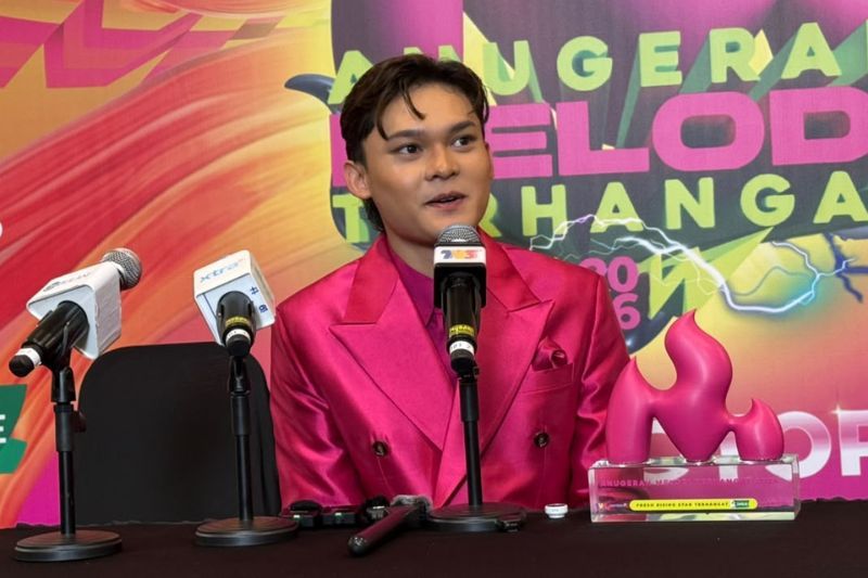 Menang Trofi Bukan Jaminan: Rendah Hati Di Bayang Legenda