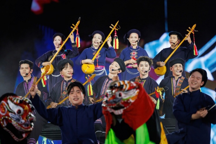 Đu dây trên không, thuyền bay lơ lửng: concert ATVNCG tái định nghĩa sân khấu Việt