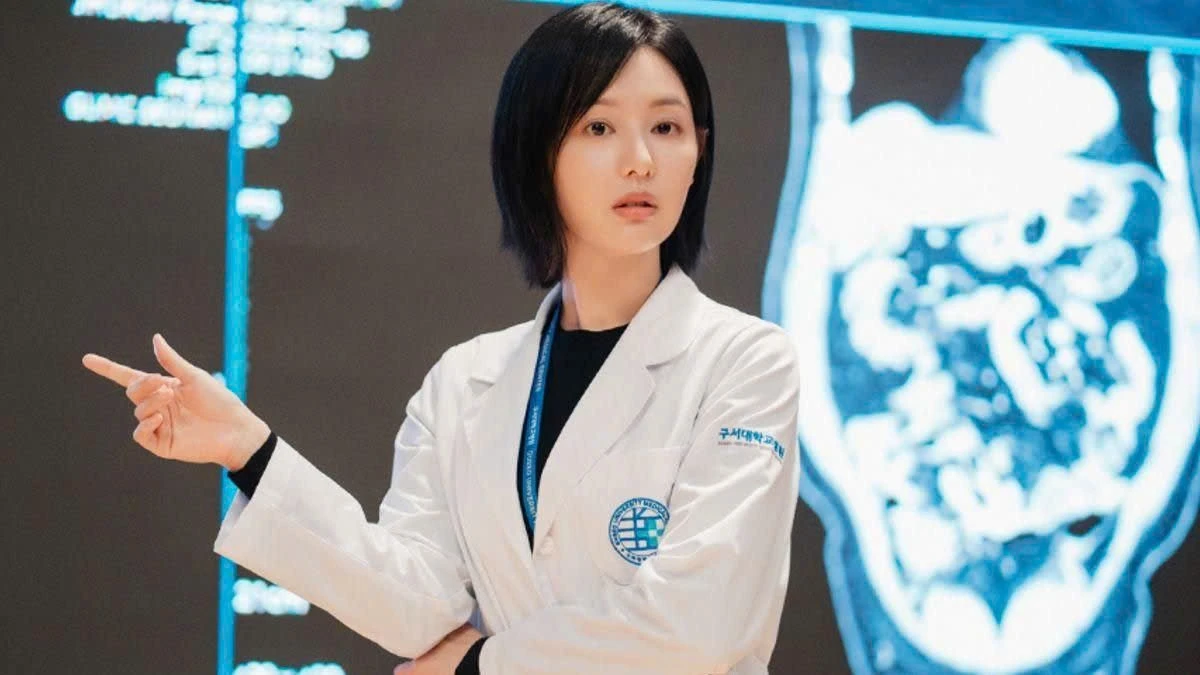 Kim Ji Won tiếp tục thống trị Netflix với Doctor X