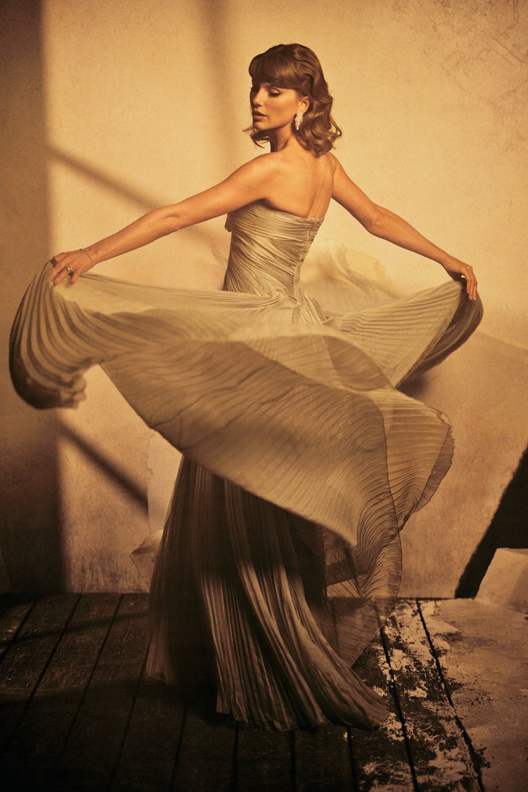Taylor Swift tỏa sáng trong thiết kế Dior tùy chỉnh tại Academy Museum Gala