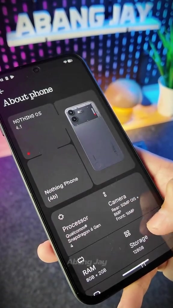 Skrin About phone Nothing Phone (4b) menunjukkan Nothing OS 4.1, pemproses Qualcomm Snapdragon 6 Gen 4, RAM 8GB+2GB dan storage 128GB
