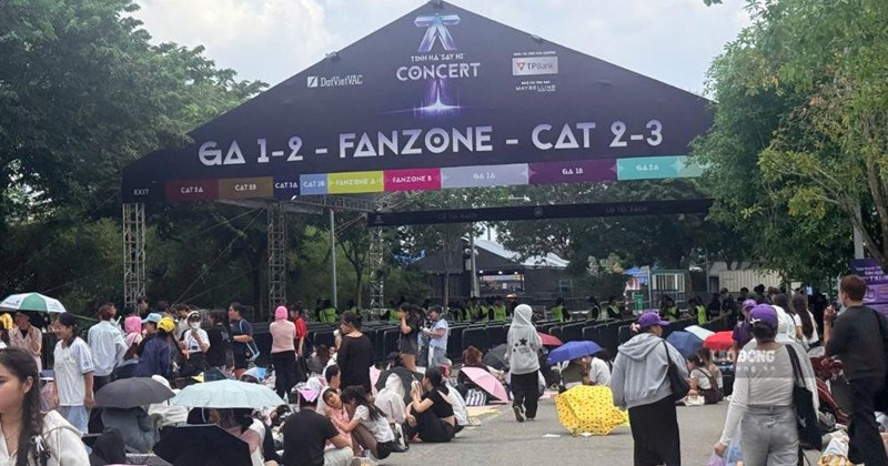 Xếp hàng cả cây số để check-in concert: Văn hóa fan pop đang tạo nên hiện tượng xã hội