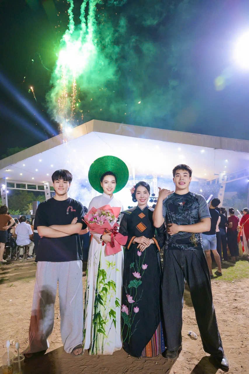 Áo dài tỏa sáng trong những ngày kỷ niệm phụ nữ