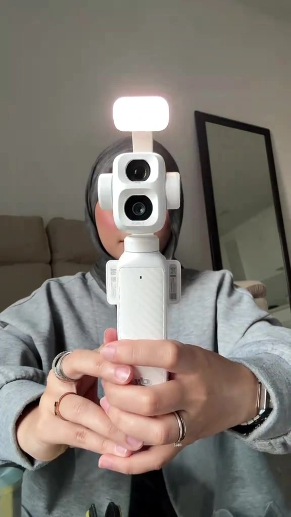 DJI Osmo Pocket 4P Pearl White Harga Malaysia Okt 2026: RM2,419 vs Pocket 4 RM1,999 — Aku Semak Waranti & Set Import