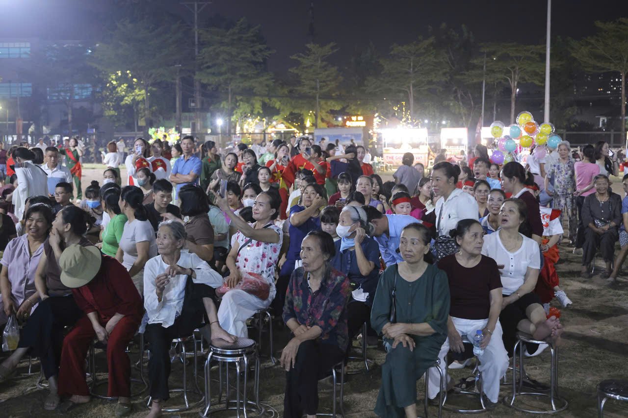 Áo dài tỏa sáng trong những ngày kỷ niệm phụ nữ