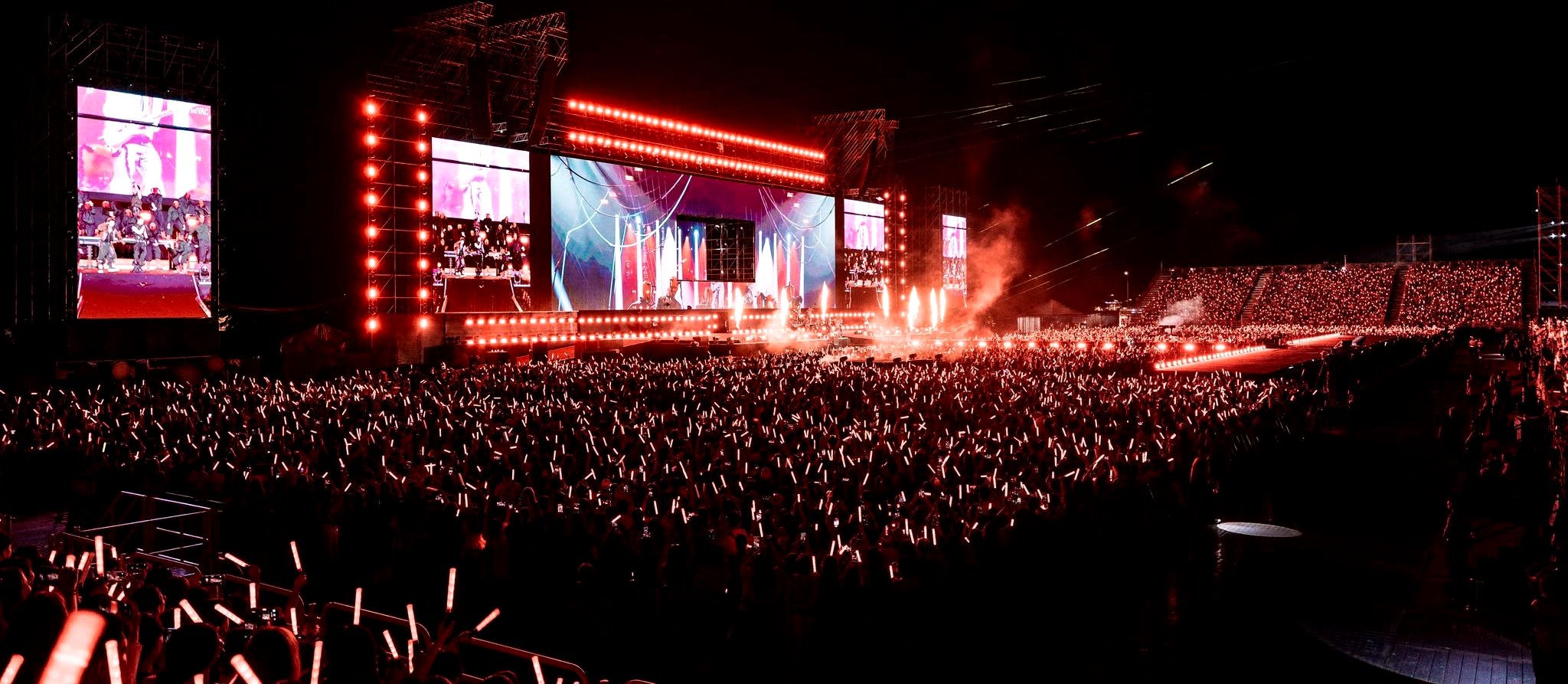 Làn sóng concert lớn: ngân hàng, hàng không và khách sạn cùng thắng