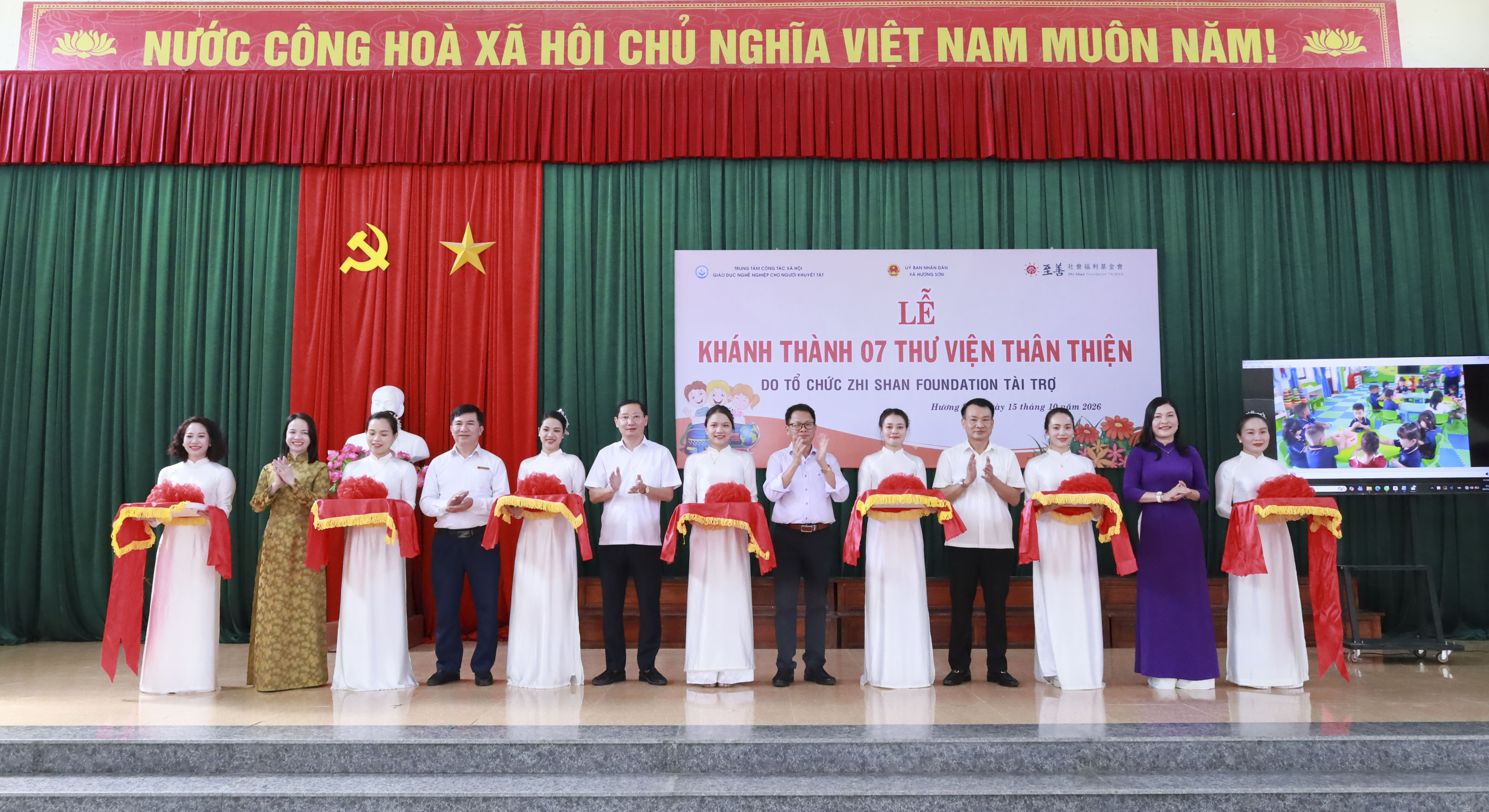 Thư viện số và xe lưu động mở đường công bằng tri thức