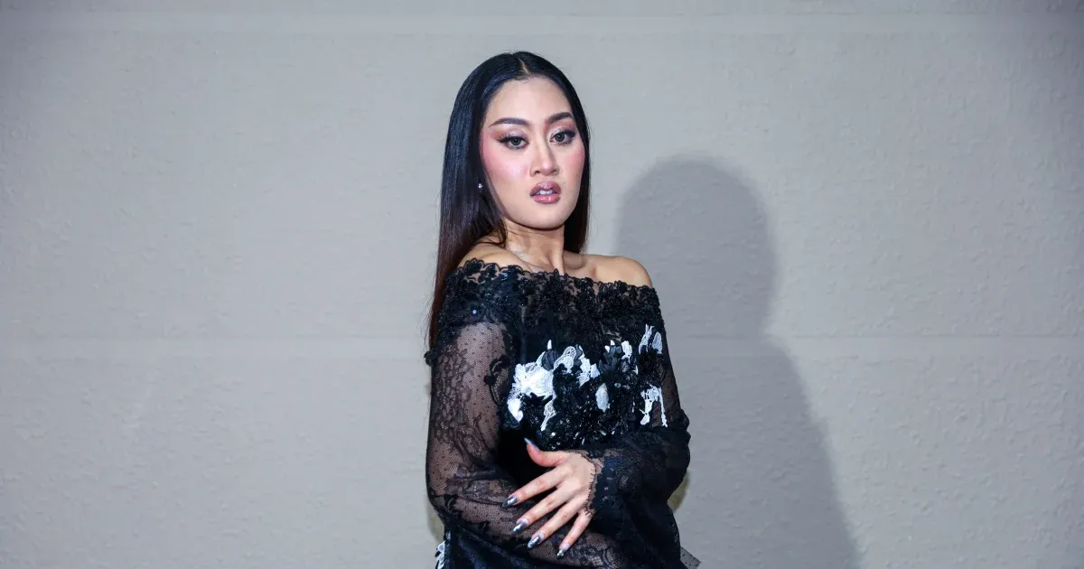 Penyanyi Teater Muzikal Lawan Cedera Kaki Demi Pentas