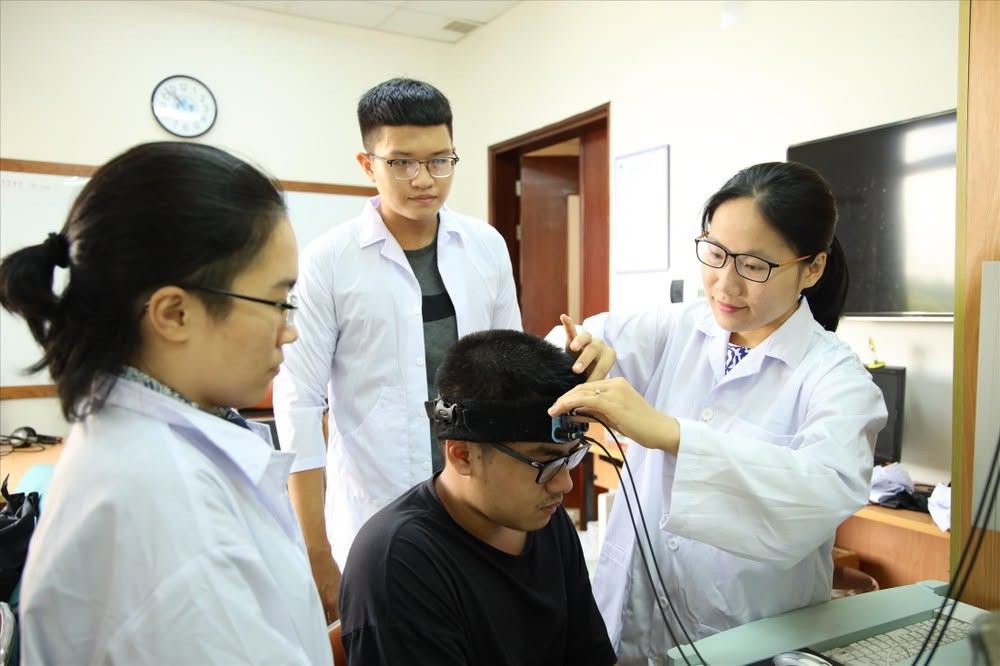 Nữ tiến sĩ Stanford trở về: Giải mã bộ não người Việt bằng AI