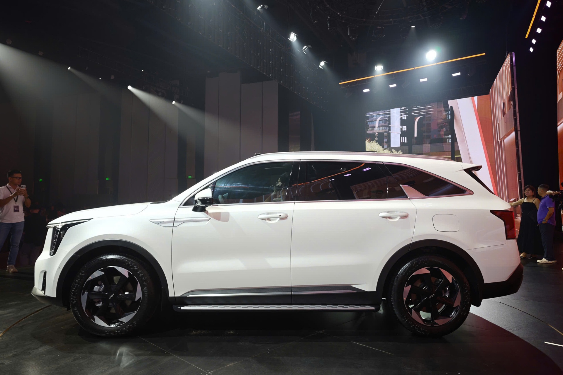 Xe Hybrid Hàn, Nhật Giảm Giá Sâu Cuối Năm: Nên Mua Mẫu Nào?
