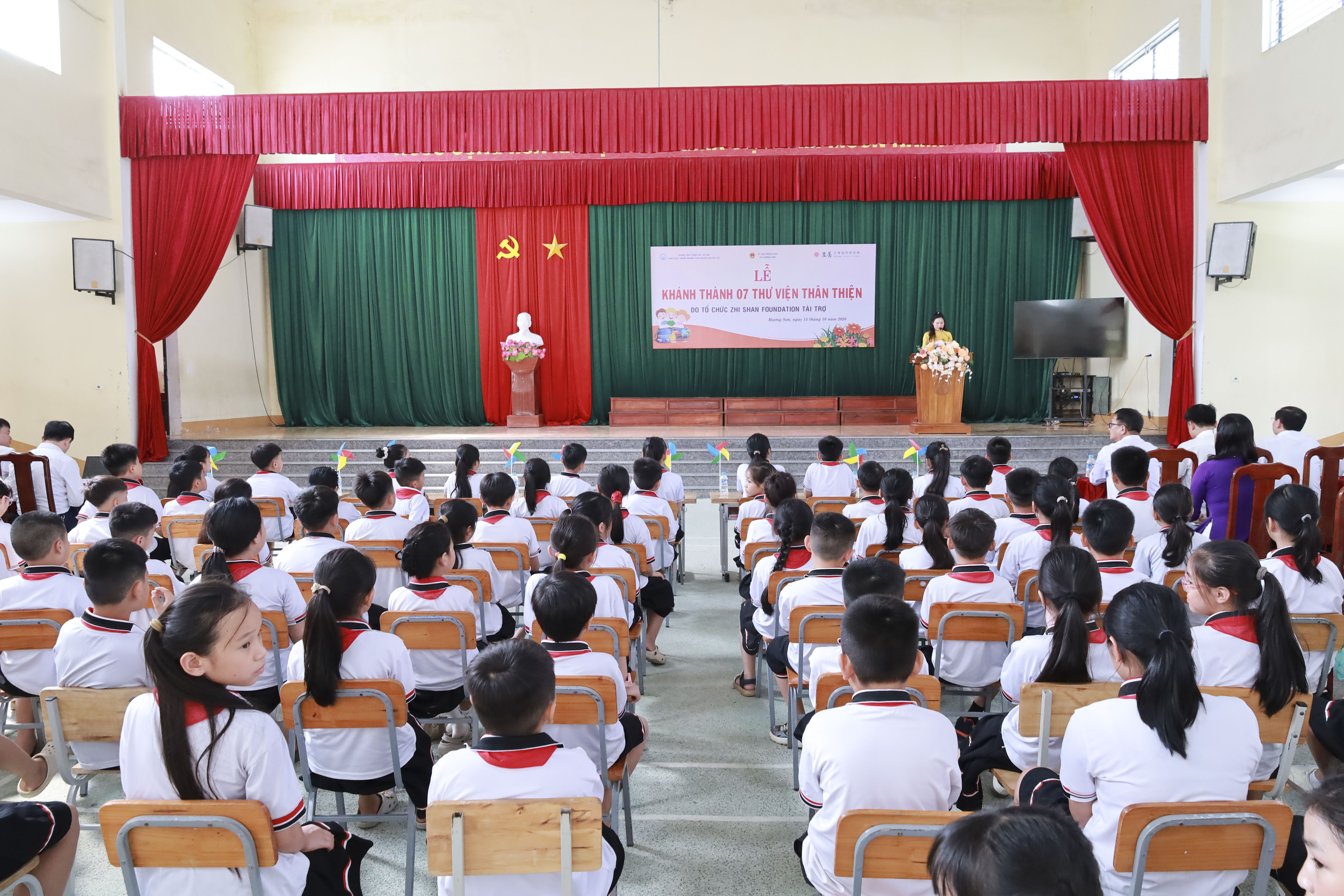 Thư viện số và xe lưu động mở đường công bằng tri thức
