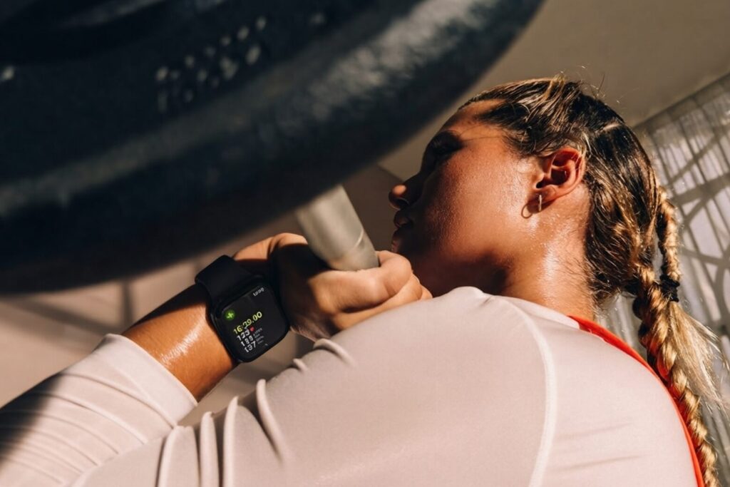 Apple Watch Series 12 theo dõi sức khỏe: chuẩn tới đâu cho chạy, bơi, ngủ?