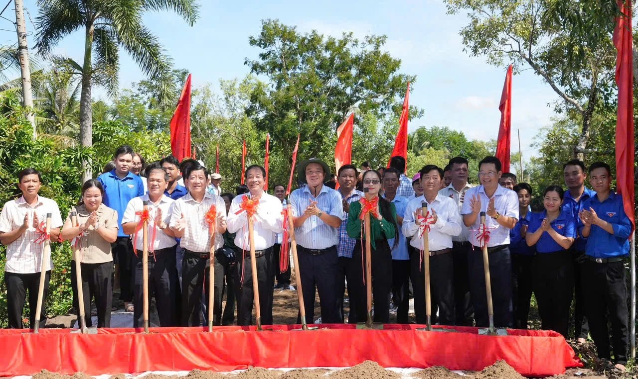 Cà Mau cứng hóa đường giao thông nông thôn: tham vọng và bài toán vùng sâu