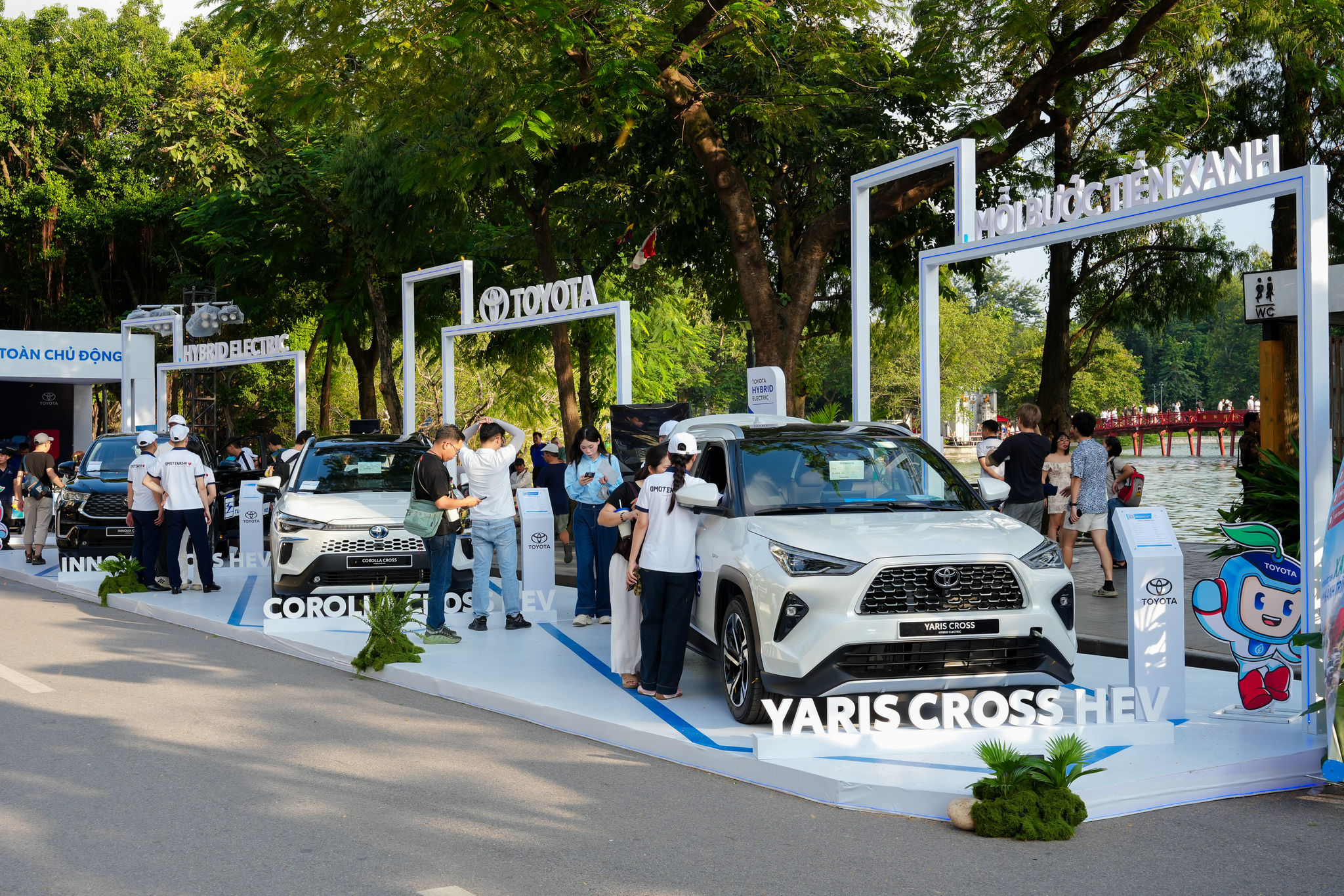 Toyota tháng 10: ưu đãi lệ phí trước bạ và lãi suất vay cho loạt xe Cross