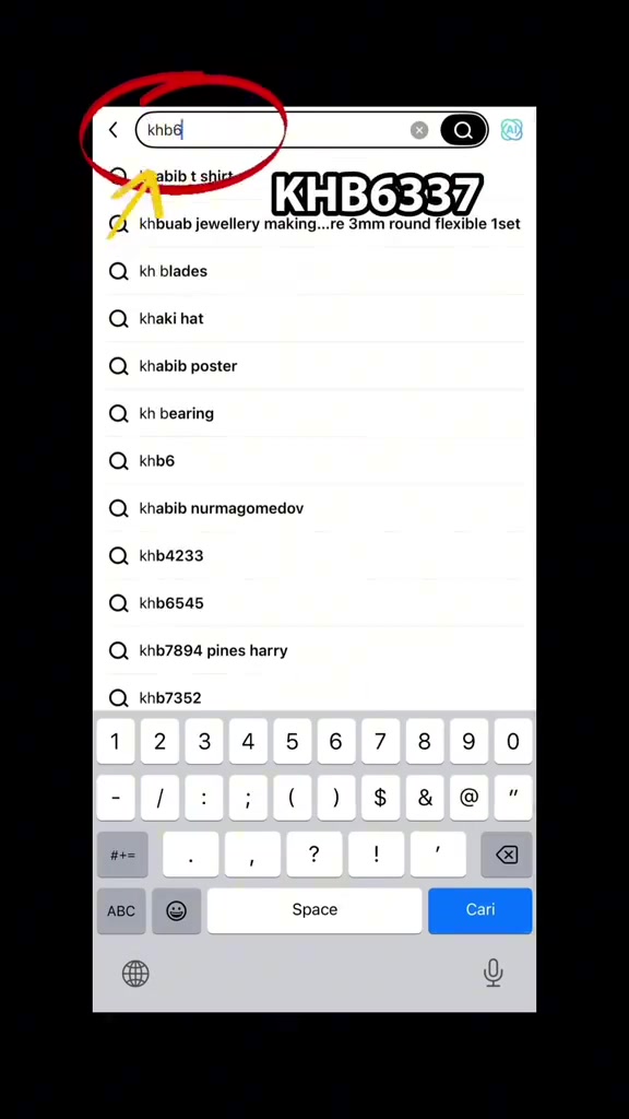 Skrin app Temu dengan kod promosi ditaip pada bar carian beserta papan kekunci telefon