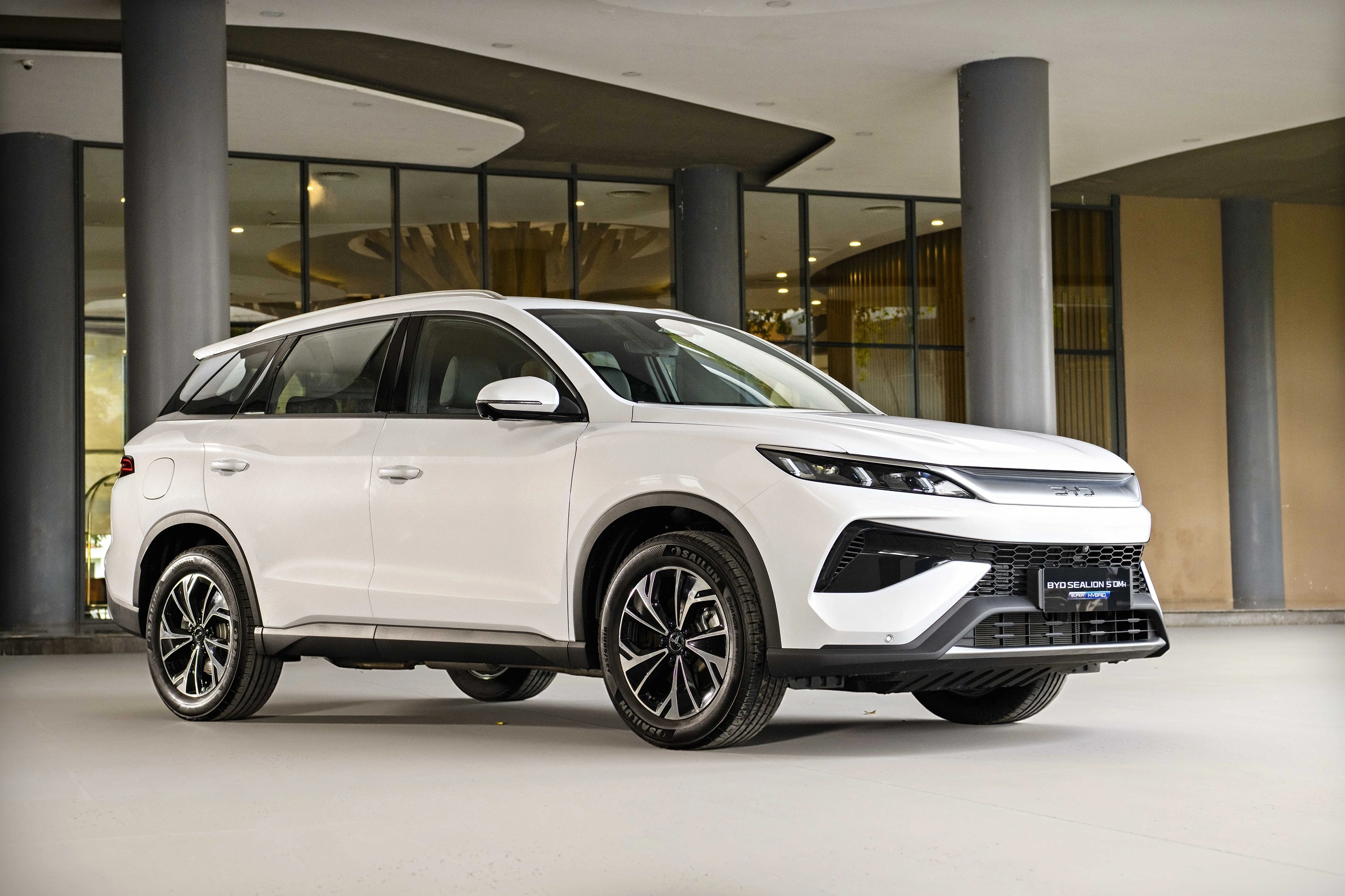 BYD Sealion 5 DM-i: PHEV 659 triệu đồng có tiết kiệm xăng hơn hybrid thường?