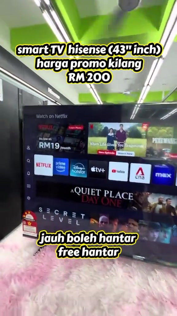 Skrin smart TV Hisense 43 inci memaparkan halaman Netflix dengan barisan ikon aplikasi serta teks tindihan harga promo kilang RM200 dan janji penghantaran percuma