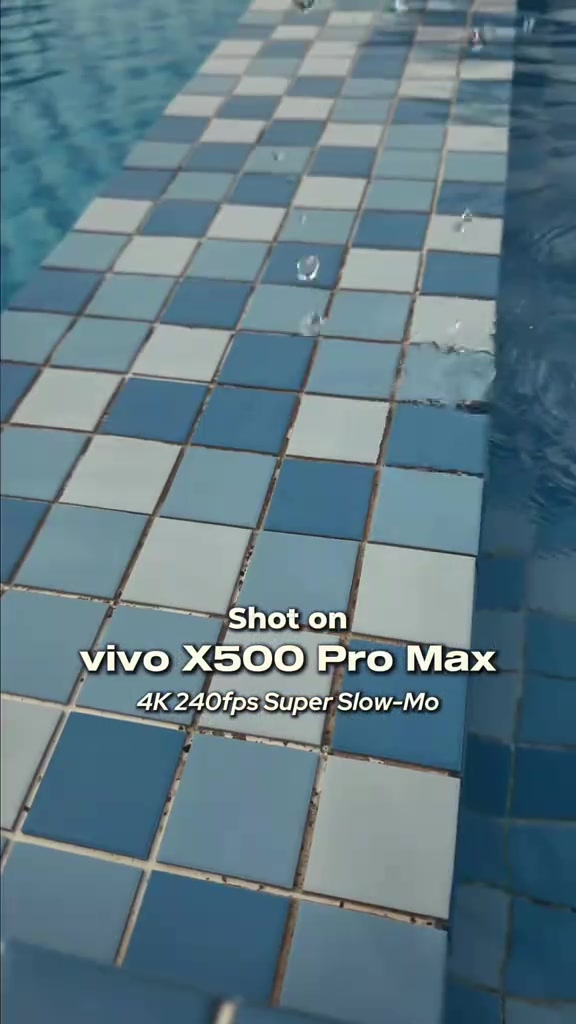 Rakaman slow-mo 4K 240fps titisan air atas jubin kolam dengan teks Shot on vivo X500 Pro Max