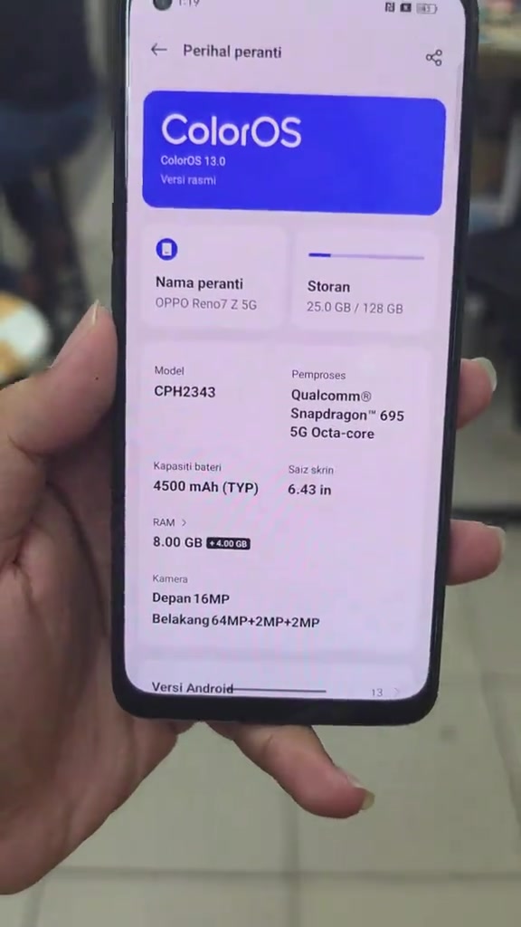 Skrin perihal peranti OPPO Reno7 Z 5G menunjukkan ColorOS 13.0 versi rasmi, model CPH2343, Snapdragon 695 5G, bateri 4500mAh, skrin 6.43 inci dan RAM 8GB