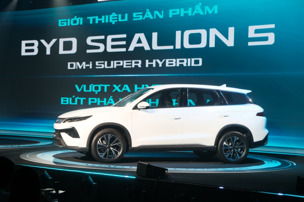 BYD Sealion 5 DM-i: PHEV 659 triệu đồng có tiết kiệm xăng hơn hybrid thường?