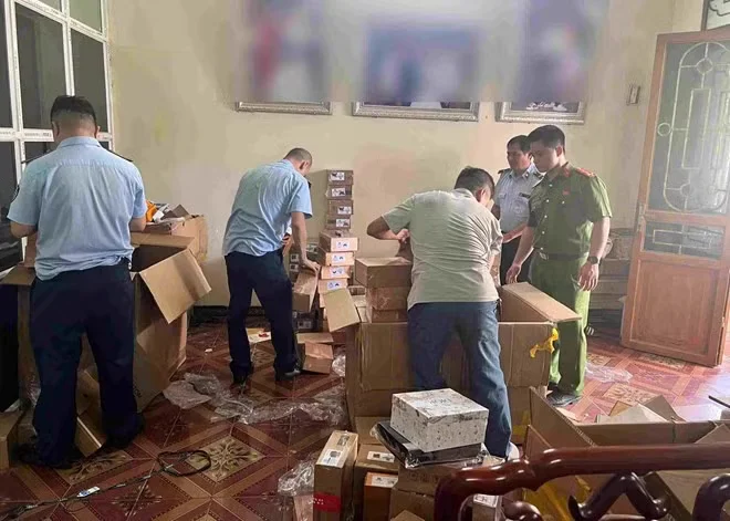Trấn áp hàng giả luxury: Hà Nội tạm giữ gần 2.900 túi xách