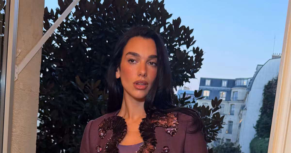 Sơn Móng Như Kendall Jenner Và Dua Lipa: Hướng Dẫn Tái Tạo Màu Sắc Celebrity Từ Red Carpet
